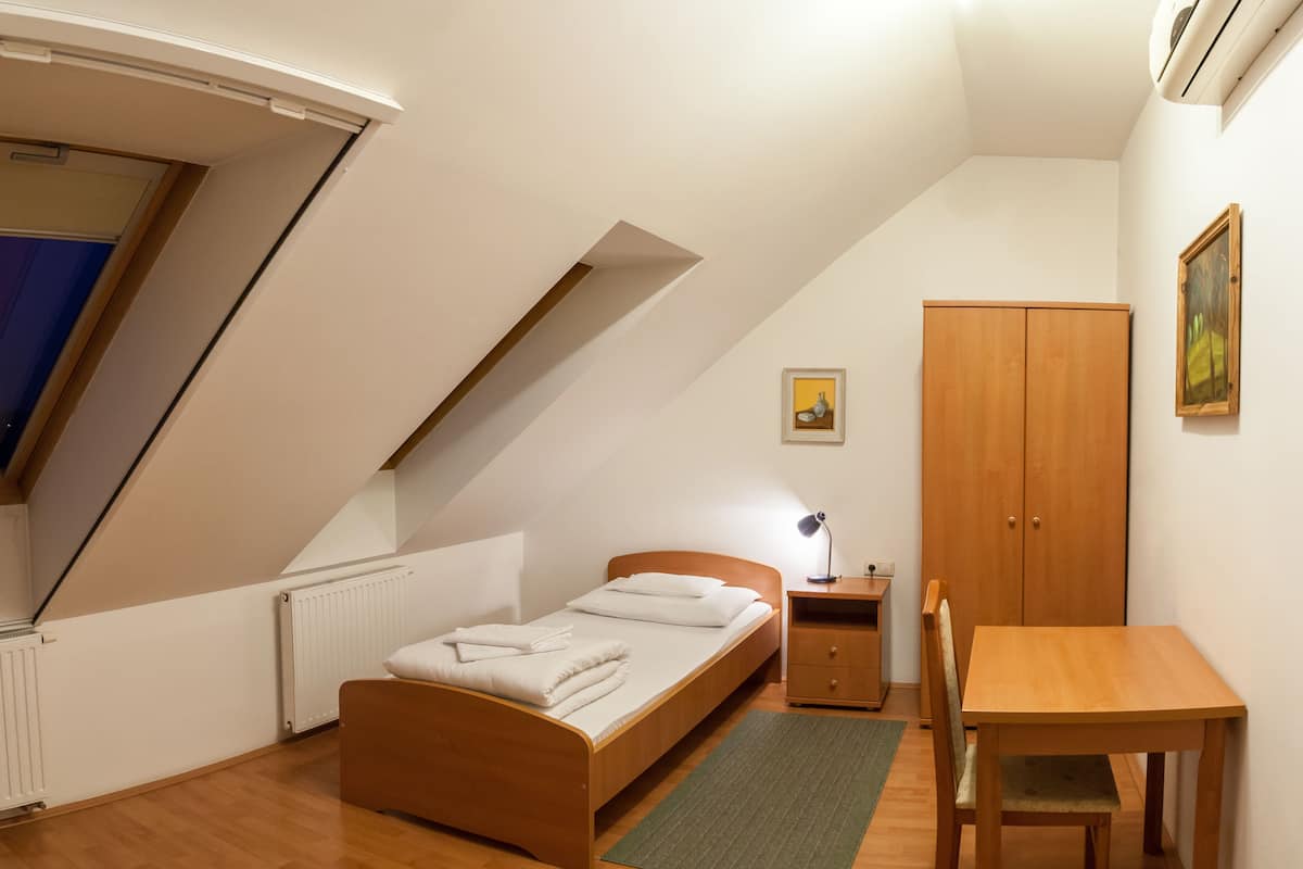 1 habitación, escritorio, camas plegables/adicionales y wifi gratis 