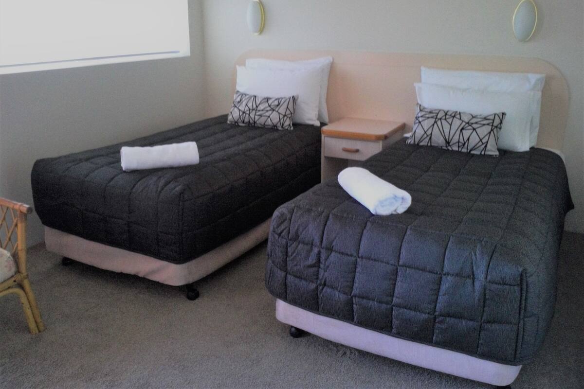 Superior Twin Room | Premium bedding, iron/ironing board, WiFi (free), bed sheets