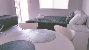 Phòng đôi hoặc 2 giường đơn có thiết kế đặc trưng, nhiều giường | Quang cảnh từ phòng