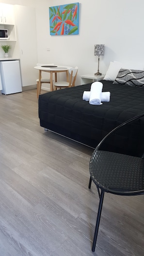 Chambre Signature Double ou avec lits jumeaux, plusieurs lits | Restauration dans la chambre