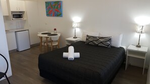 Habitación Signature con 1 cama doble o 2 individuales, varias camas | Ropa de cama de alta calidad, tabla de planchar con plancha, wifi gratis