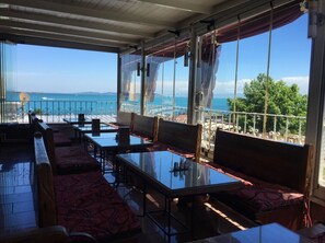 Desayuno continental gratuito y diario