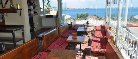 Colazione, aperto a pranzo e cena, cucina turca, con vista sul mare