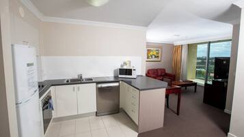 Standaard appartement, 1 slaapkamer | Privékeuken | Een koelkast, een koffiezetapparaat/waterkoker, een waterkoker