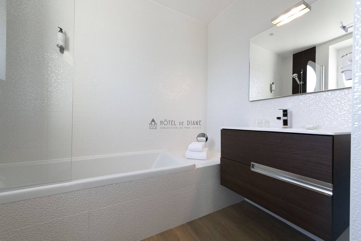 les petites dunes | bathroom | towels