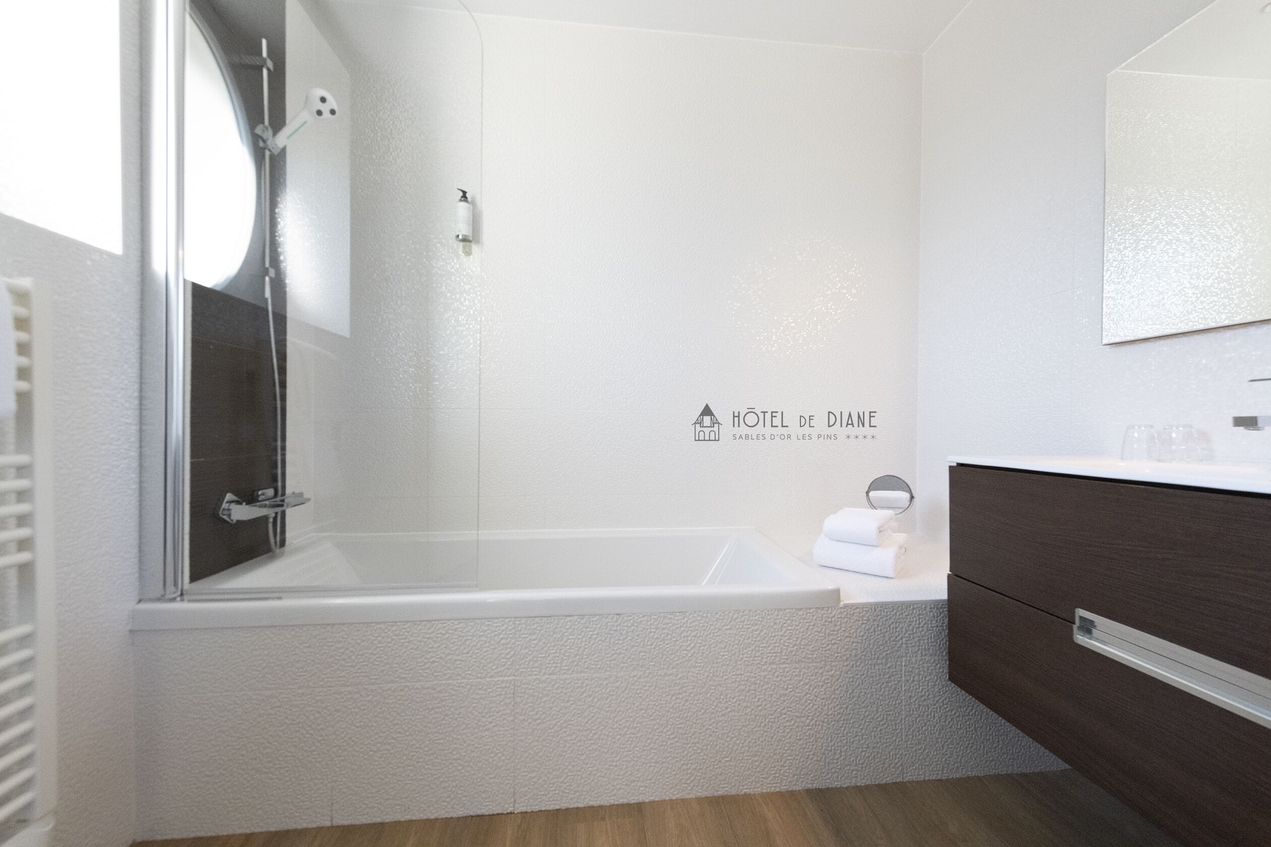 les petites dunes | bathroom | towels