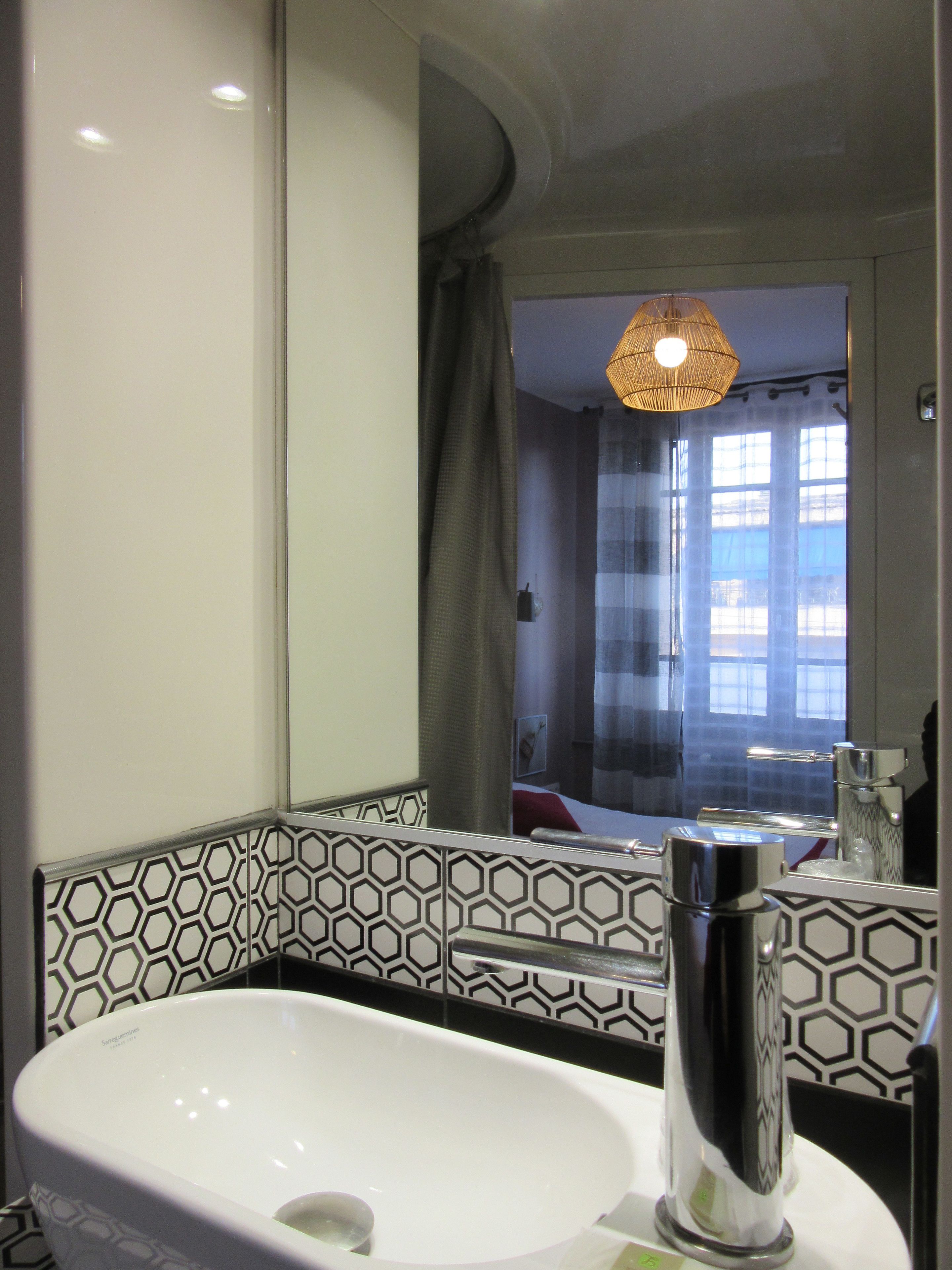 single room | bathroom | free toiletries, hair dryer, towels