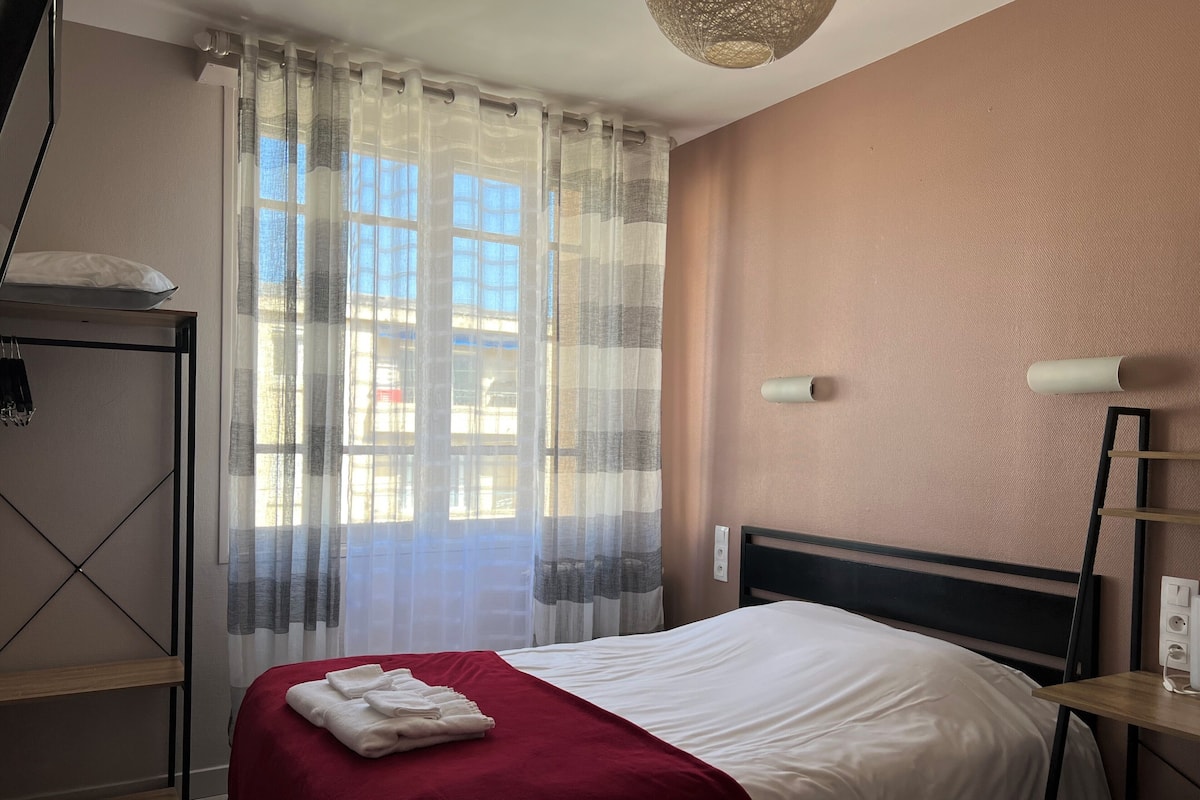 Kamar Single | Seprai premium dan didekorasi berbeda-beda