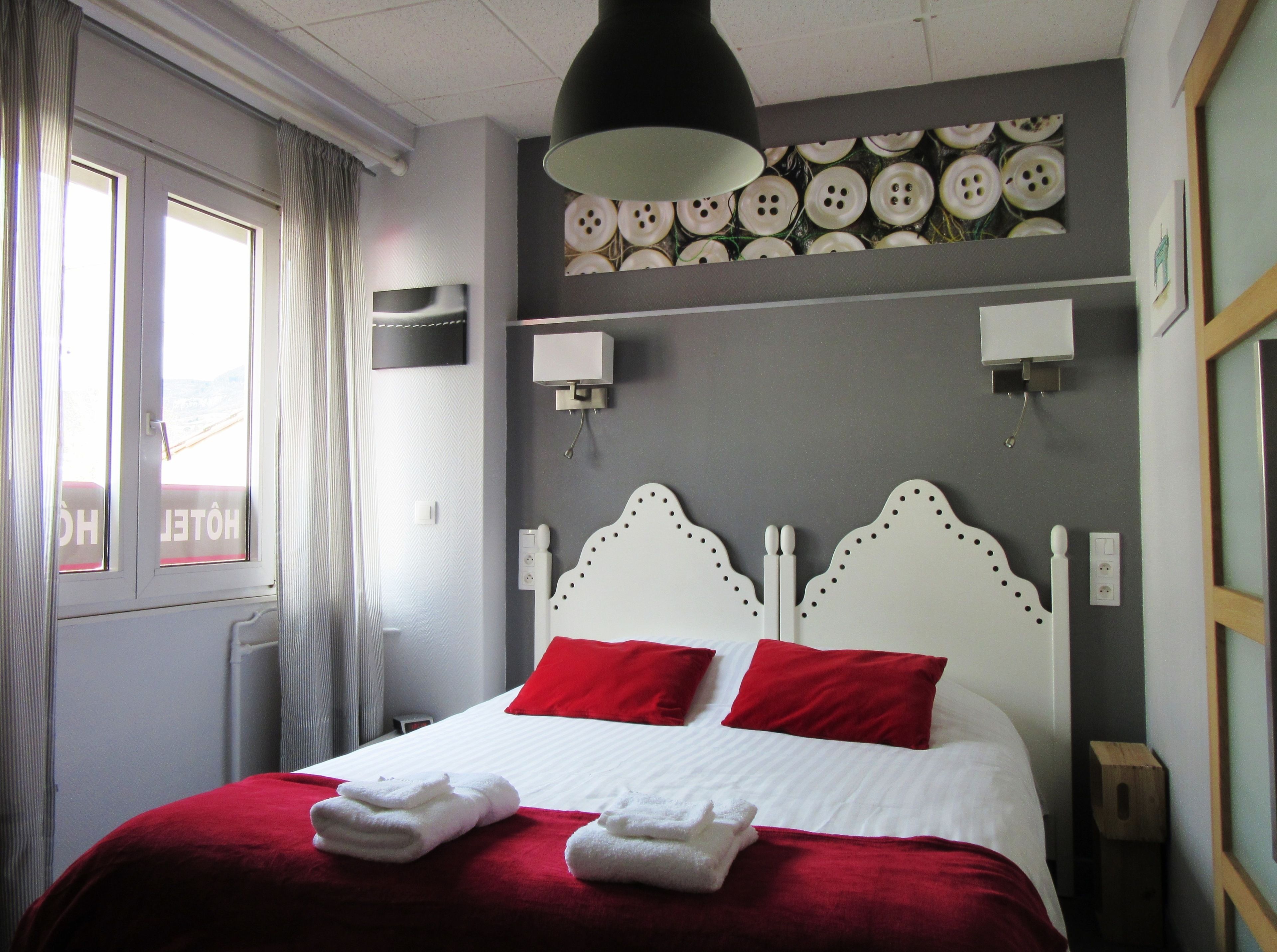 Comfort driepersoonskamer | Luxe beddengoed, individueel gedecoreerd, individueel gemeubileerd