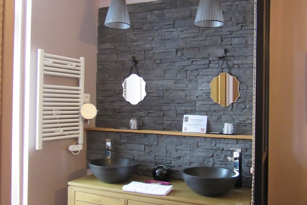 Comfort Double Room | Bathroom | Free toiletries, hair dryer, towels
