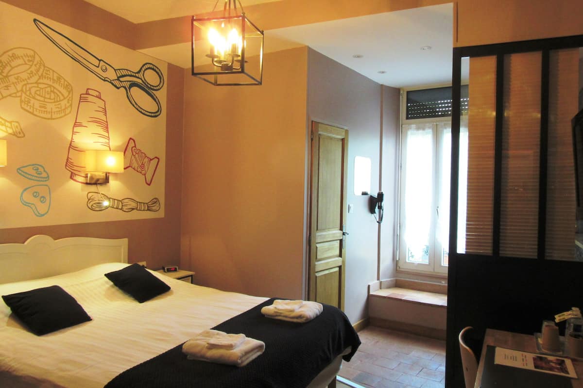 Kamar Double Comfort | Seprai premium dan didekorasi berbeda-beda