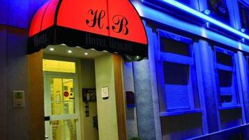 المنشأة من الخارج