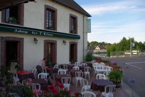 Check-in/check-out kiosk - Auberge des 7 Ecluses (Rogny-les-Sept-Ecluses)