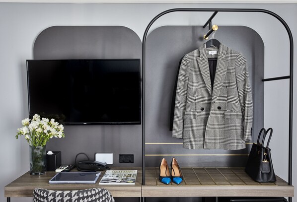 Classic-Zimmer, 1 King-Bett | Schrank