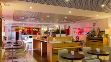 Daily buffet breakfast (EUR 10.90 per person)