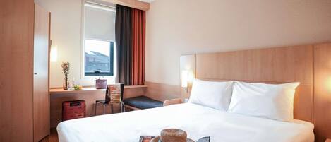 Habitació doble estàndard, 1 llit doble, no fumadors | Caixa forta a l'habitació, escriptori i habitacions insonoritzades