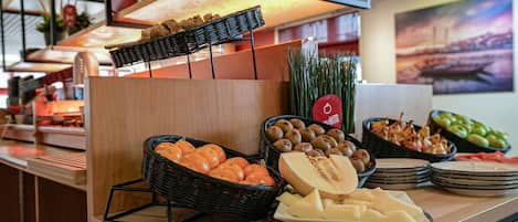 Daily buffet breakfast (EUR 10.90 per person)