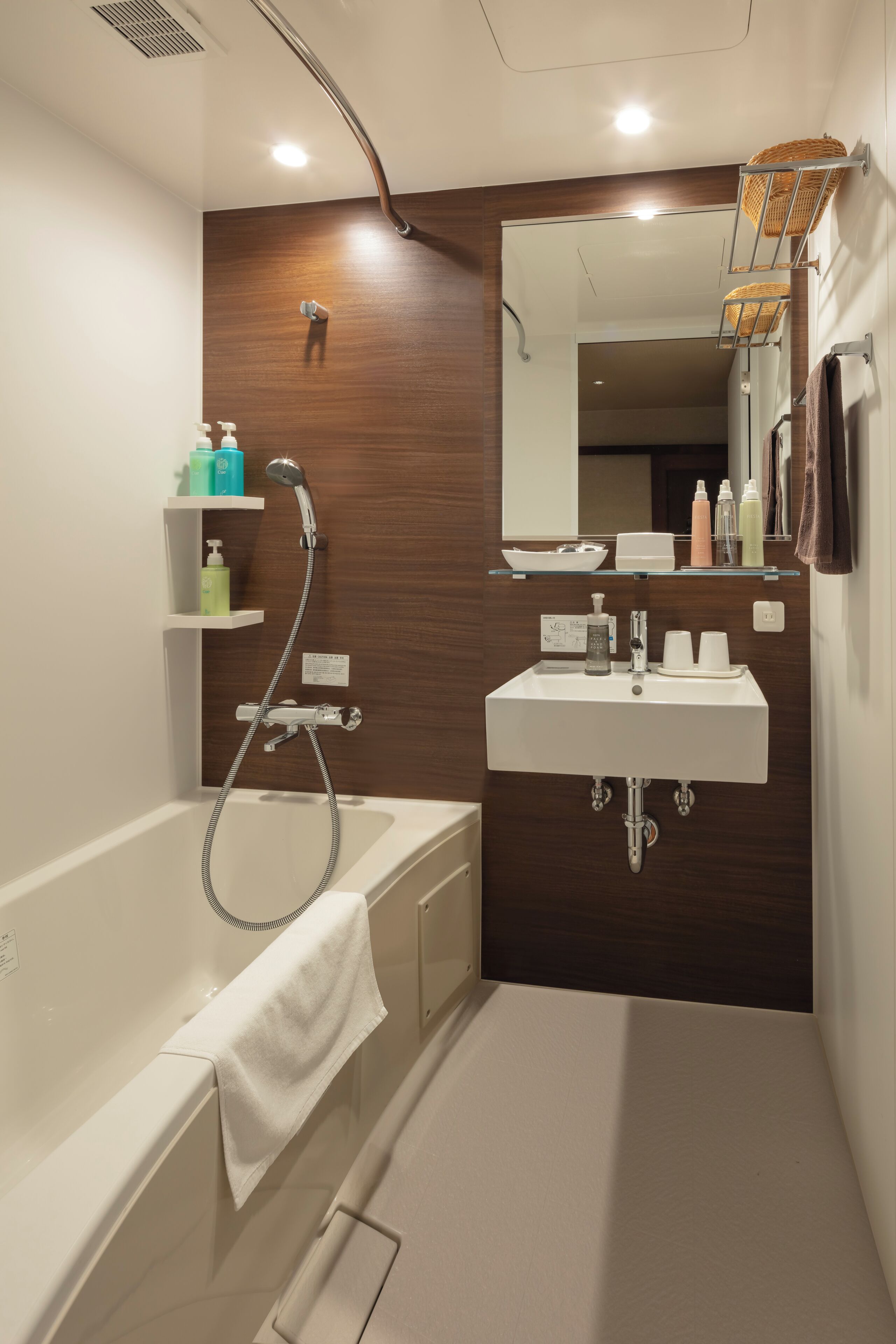 partial sea view twin, accommodates up to 2 guests, non-smoking | bathroom | combined shower/bathtub, free toiletries, hair dryer, slippers