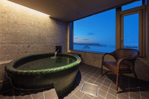 Modern Twin Room with Private Onsen, 45 sqm, Up to 2 Guests, Non Smoking