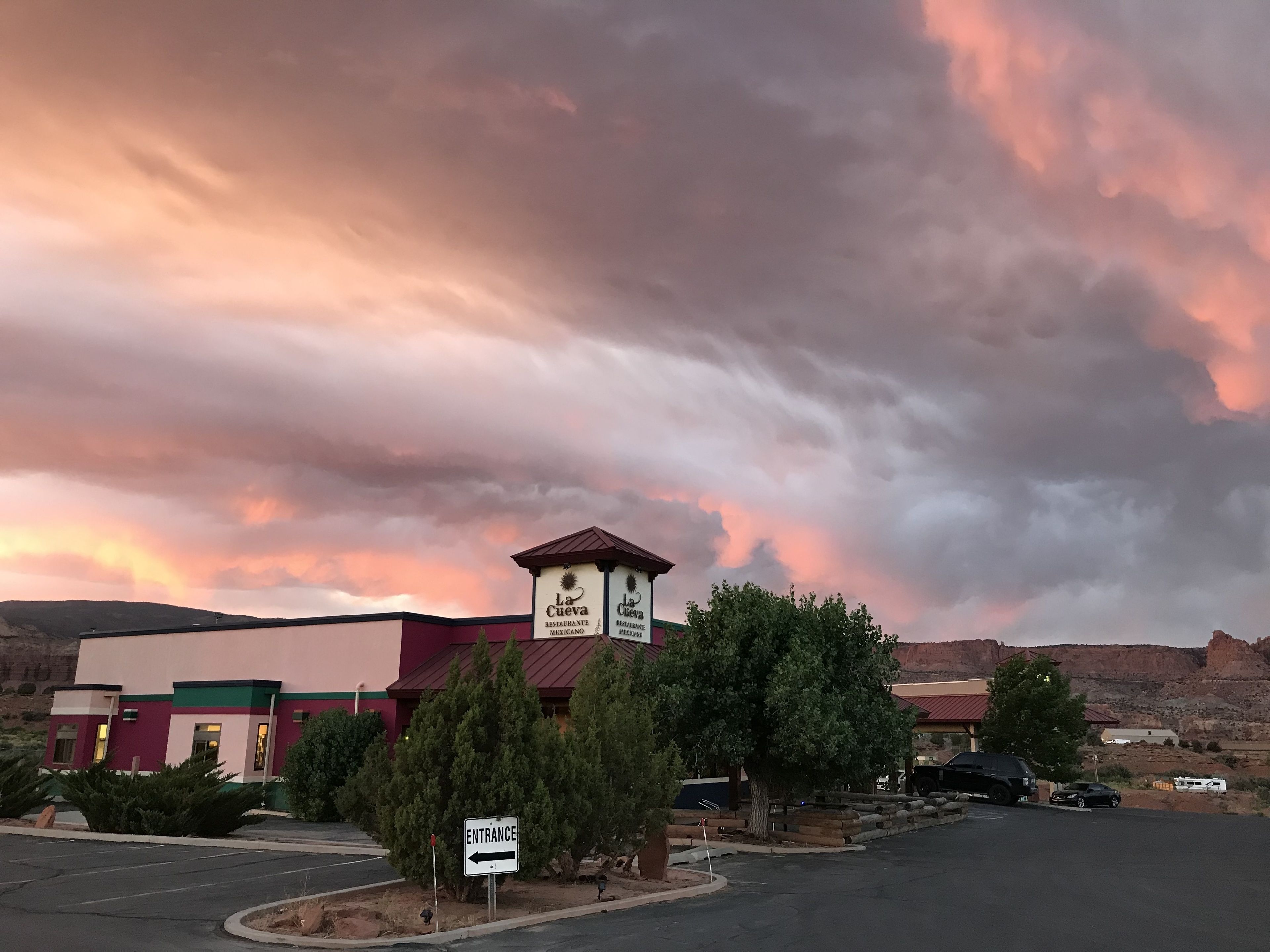 lunch and dinner served, mexican cuisine