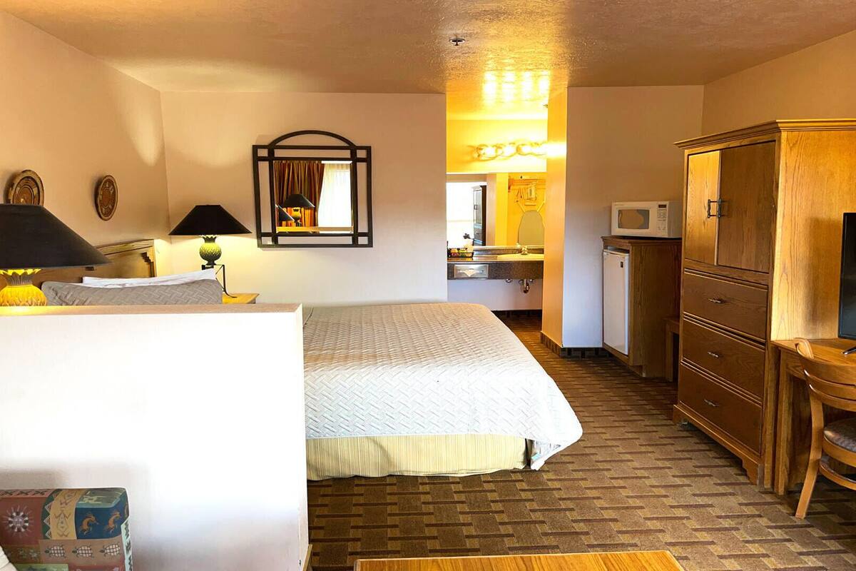 standard room (1 king bed) | individually furnished, desk, blackout curtains, soundproofing