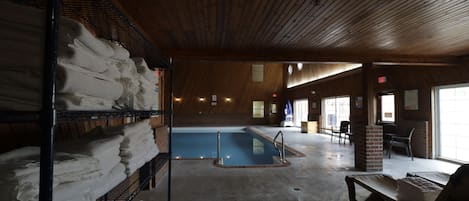 Una piscina cubierta