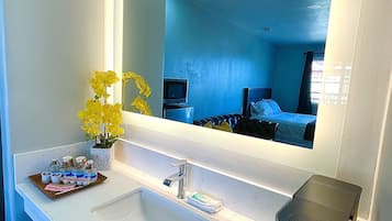 Desk, free WiFi, bed sheets