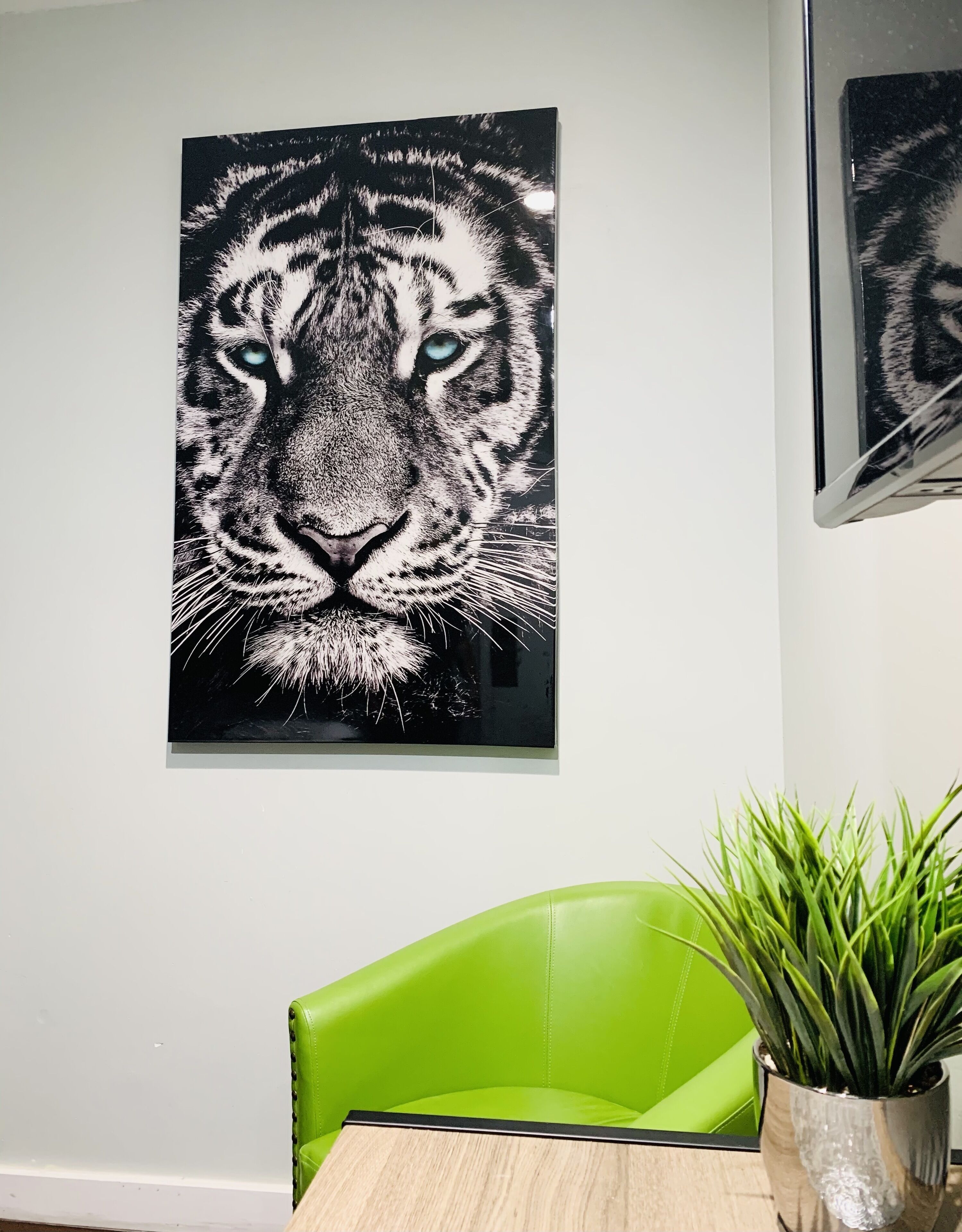 مكتب وواي فاي مجانًا وملاءات أسرّة