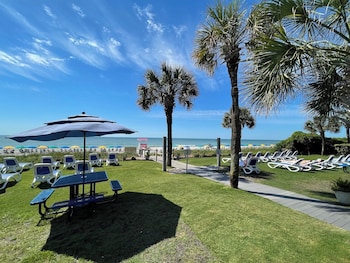 Hotel Exterior at Grande Shores Ocean Resorts Condominiums