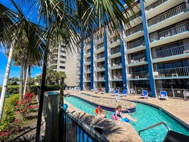 2 outdoor pools, pool loungers