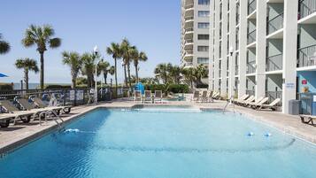 2 piscinas al aire libre, sillones reclinables de piscina