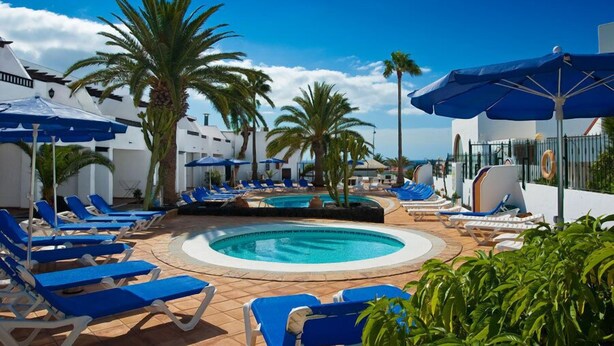 Outdoor pool - Apartamentos Flamingo (Tías)
