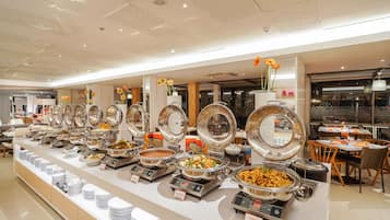 Daily buffet breakfast (IDR 15.18 per person)