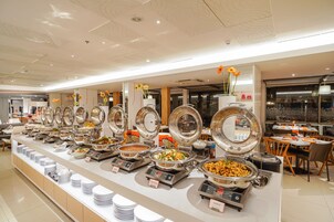 Daily buffet breakfast (IDR 15.18 per person)