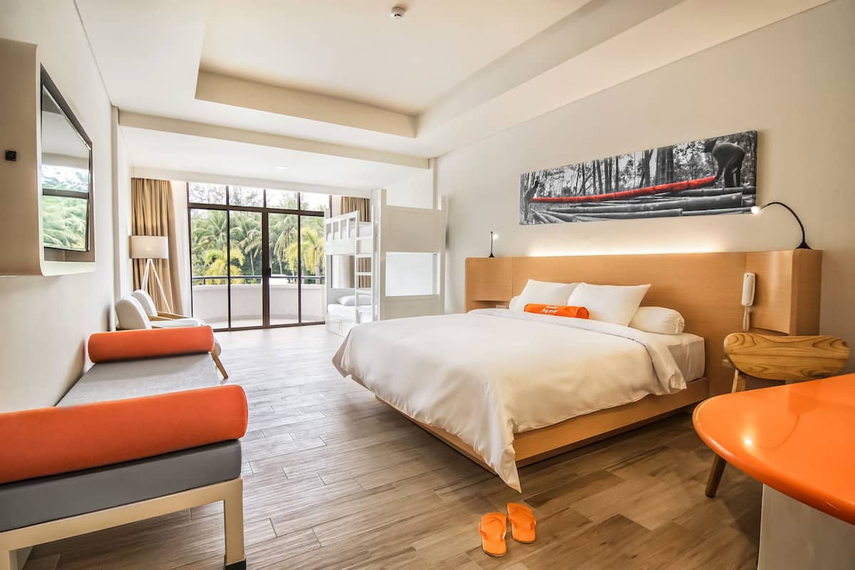 Premium bedding, Select Comfort beds, in-room safe, desk