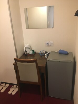 Twin Room, 2 Single Beds | Room amenity