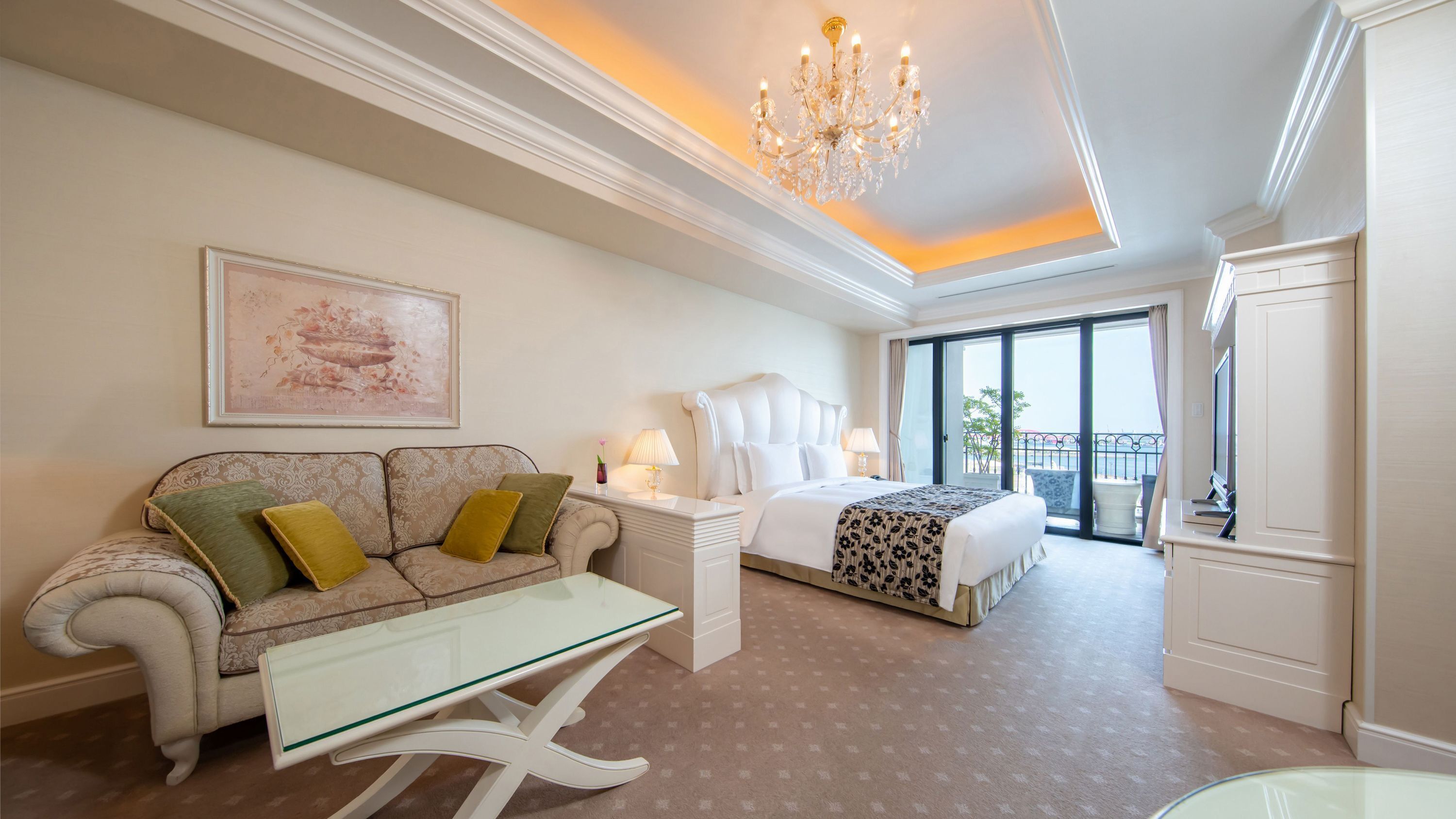 Minibar, in-room safe, individually decorated, individually furnished