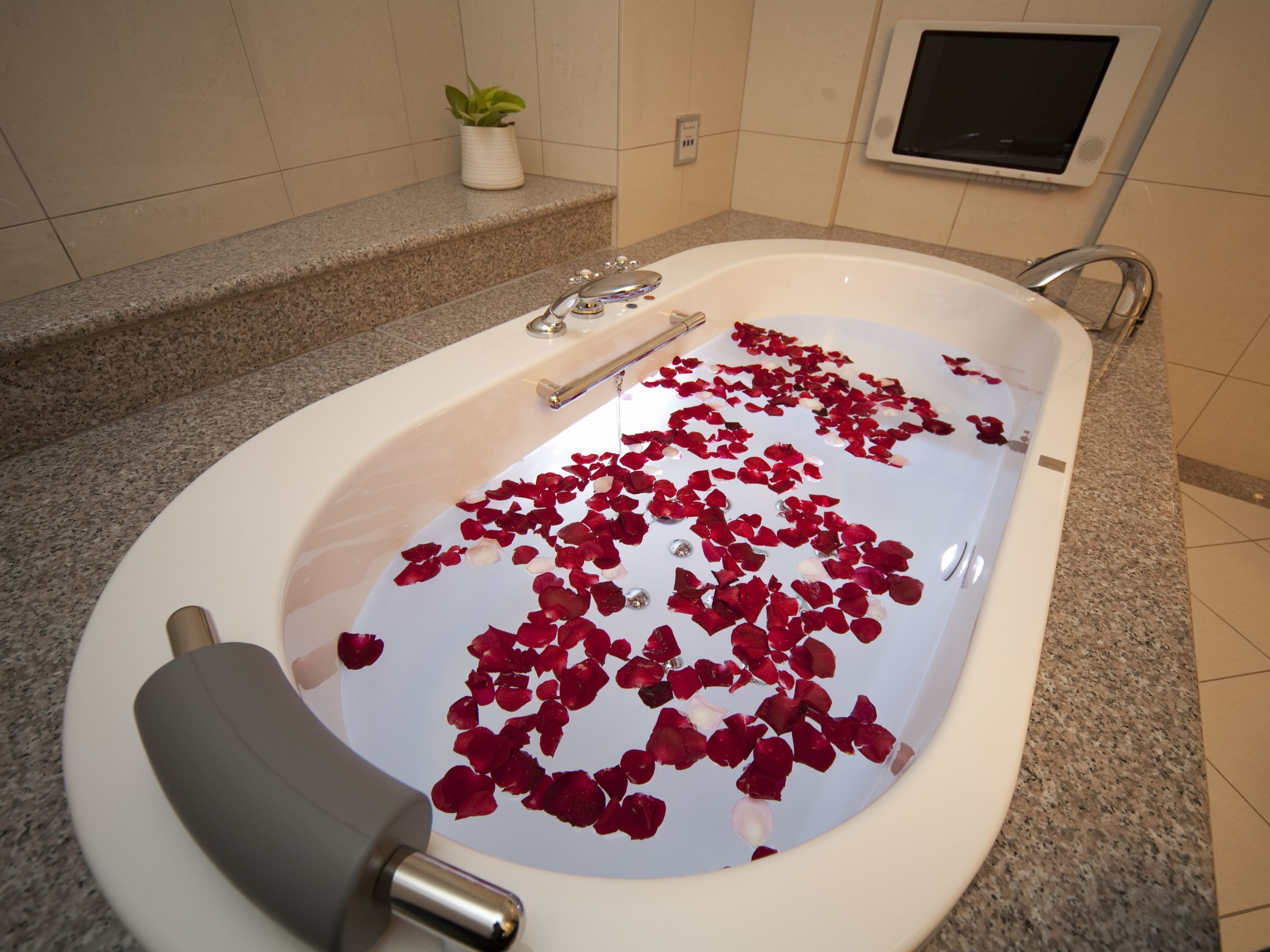 jetted bathtub