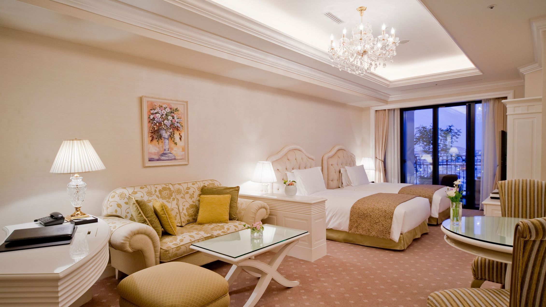 Minibar, in-room safe, individually decorated, individually furnished