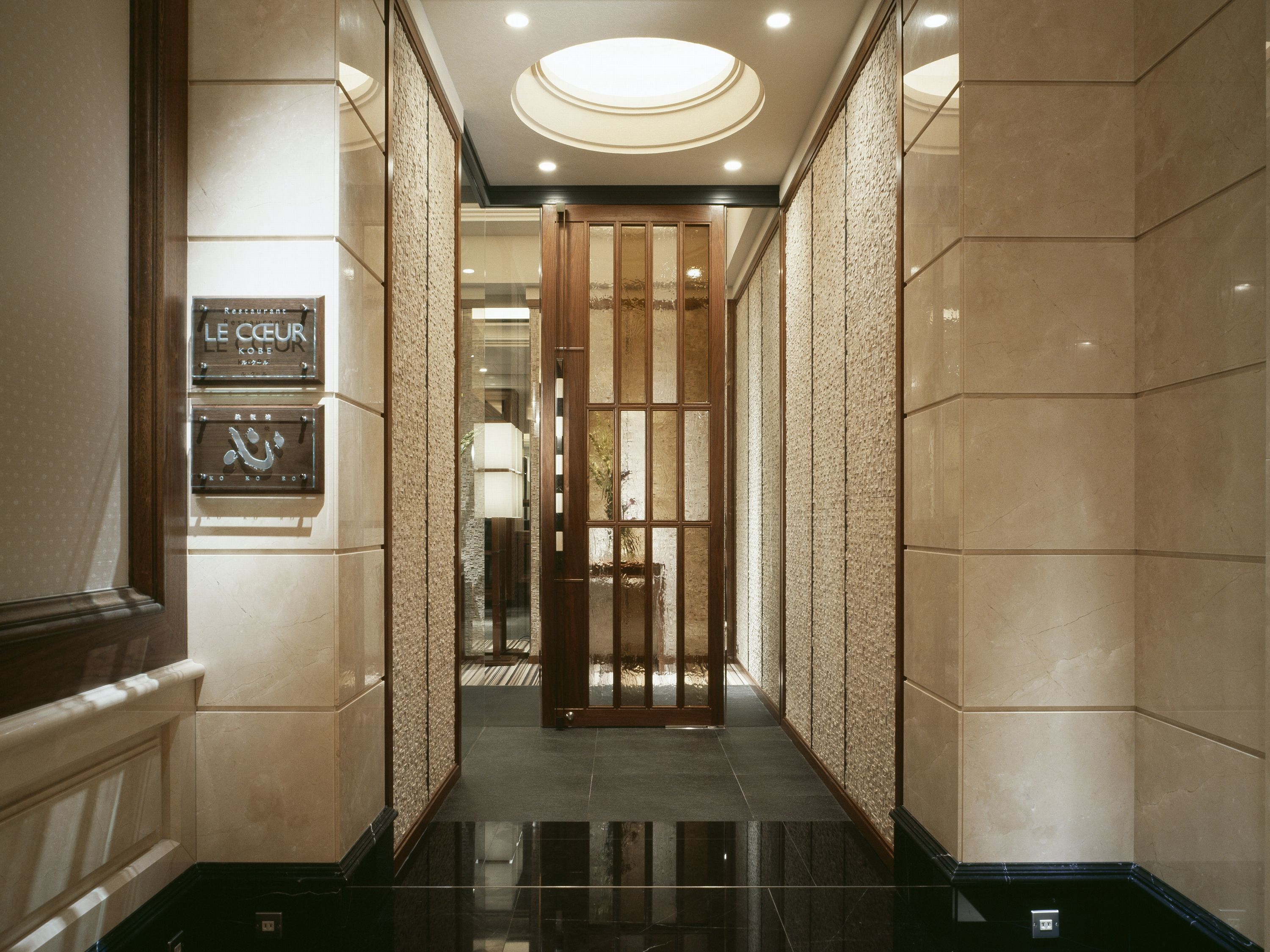 2 restaurants, breakfast, lunch, dinner served; french cuisine