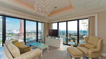 Minibar, in-room safe, individually decorated, individually furnished