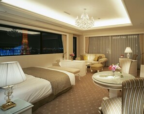 Minibar, in-room safe, individually decorated, individually furnished