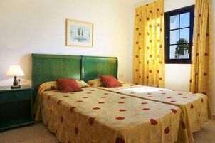 客房内保险箱、免费婴儿床、折叠床/加床（额外收费）、收费 WiFi