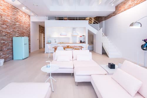 Duplex Suite - 4 Free Welcome Drinks Included | Living area | 32-inch LCD TV with cable channels, TV