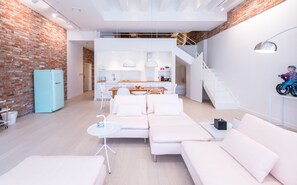 Duplex Suite | 起居區 | 32-吋 LCD 液晶電視、有線頻道、電視