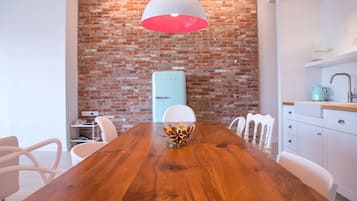 Duplex Suite - 4 Free Welcome Drinks Included | Essbereich im Zimmer