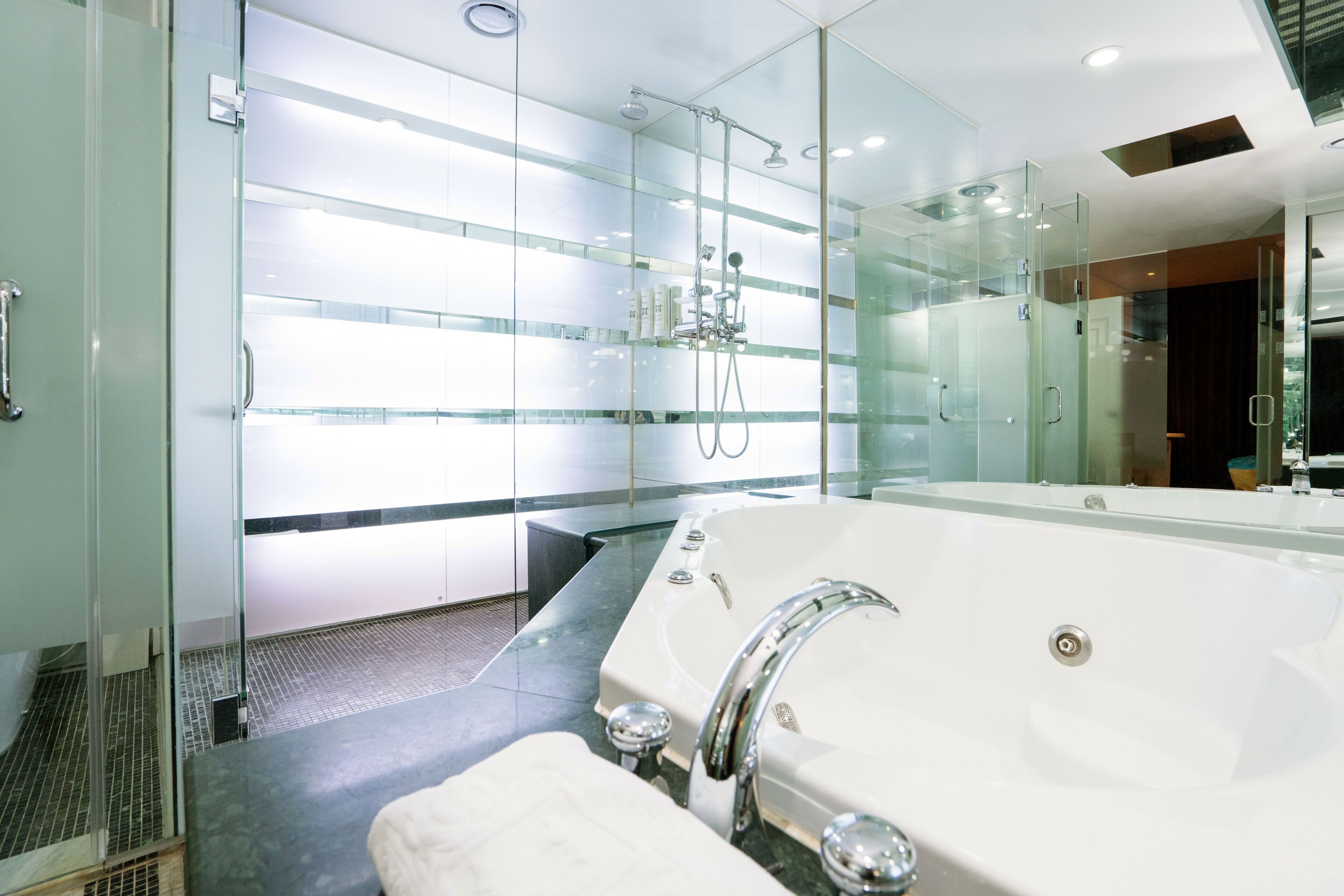 King Suite - 2 Free Welcome Drinks Included | Bathroom | Hair dryer, bathrobes, slippers, bidet