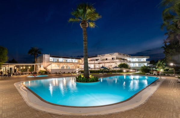 Außenpool, Liegestühle