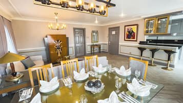 Presidential Suite | Living area | TV