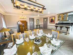 Presidential Suite | Living area - Miramar Hotel (Manila)